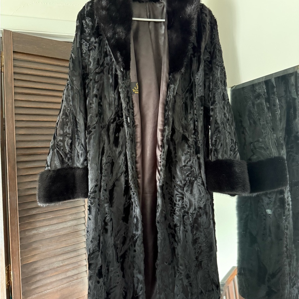 Elegant Black Real Fur Coat